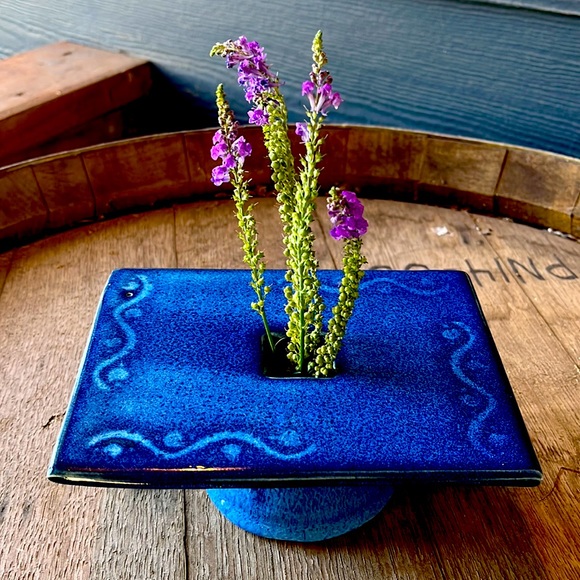 Charming modern cobalt blue flower pottery vase with built-in flower frog. - Picture 2 of 12